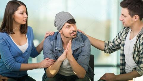 Junge Menschen im Gespräch